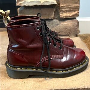 Women’s Dr. Marten Women’s Burgundy Size 5